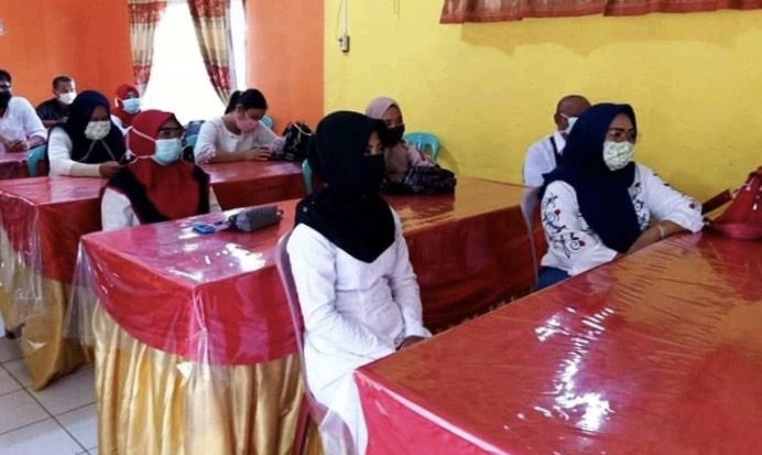Pimpinan DPRD Provinsi Bengkulu serahkan APD ke Kabupaten Mukomuko
