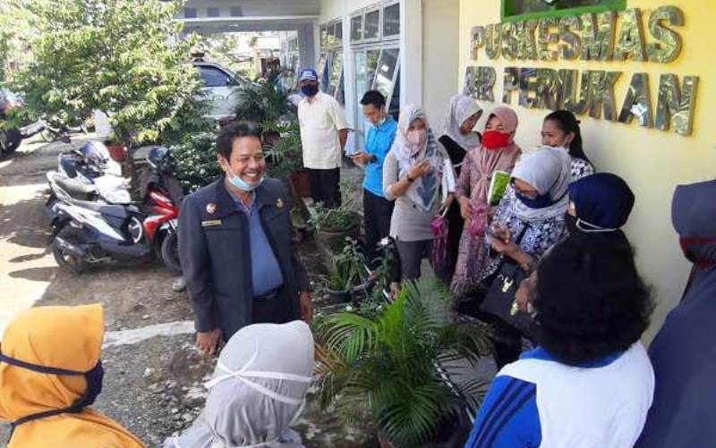 Komisi IV DPRD Provinsi Bengkulu serahkan APD untuk Puskesmas di Seluma