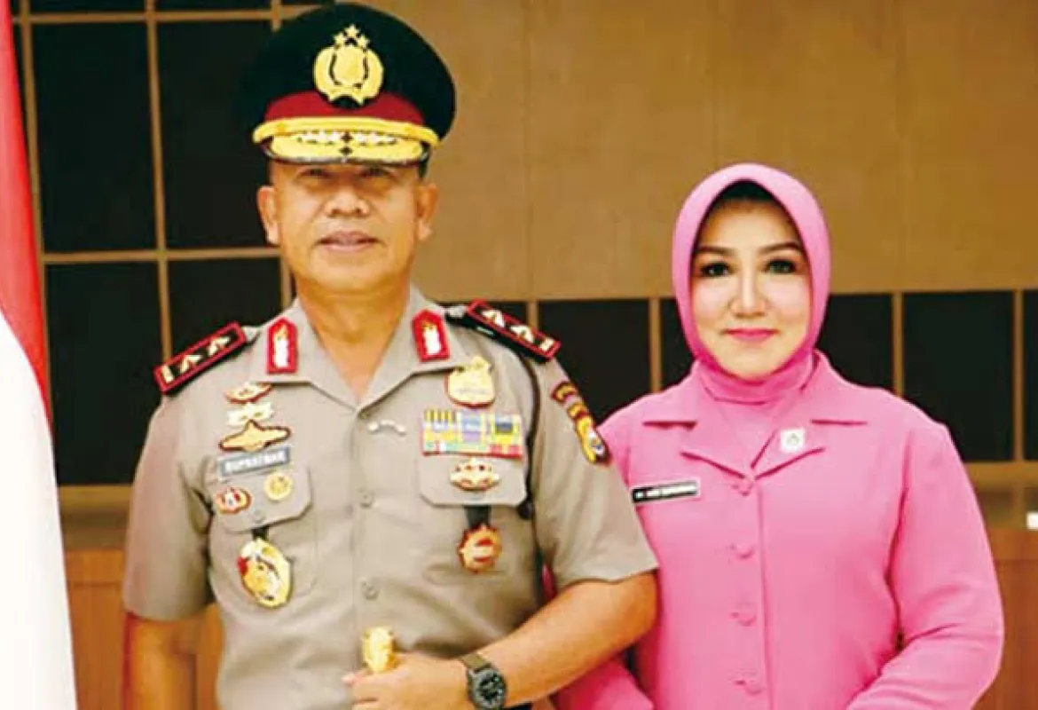 Kapolda Bengkulu Irjen Pol Drs. Supratman beserta istri
