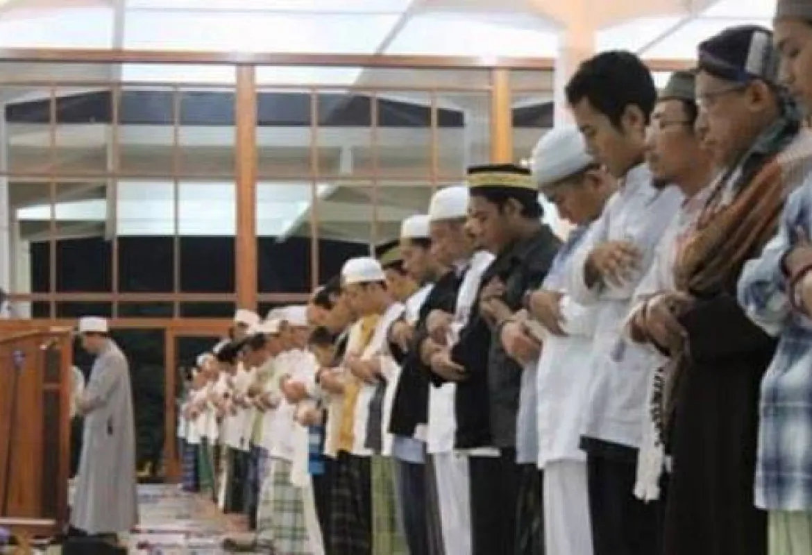 Shalat Berjamaah di Gelar Kembali, Walikota Helmi Puji Antusias Masyarakat