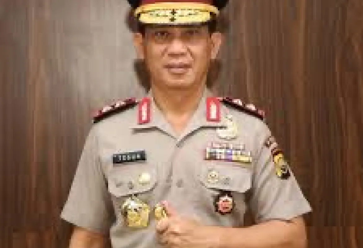 KAPOLDA BENGKULU RESPON CEPAT DUGAAN PENGEROYOKAN OKNUM POLISI TERHADAP WARGA DI POLSEK GADING CEMPAKA