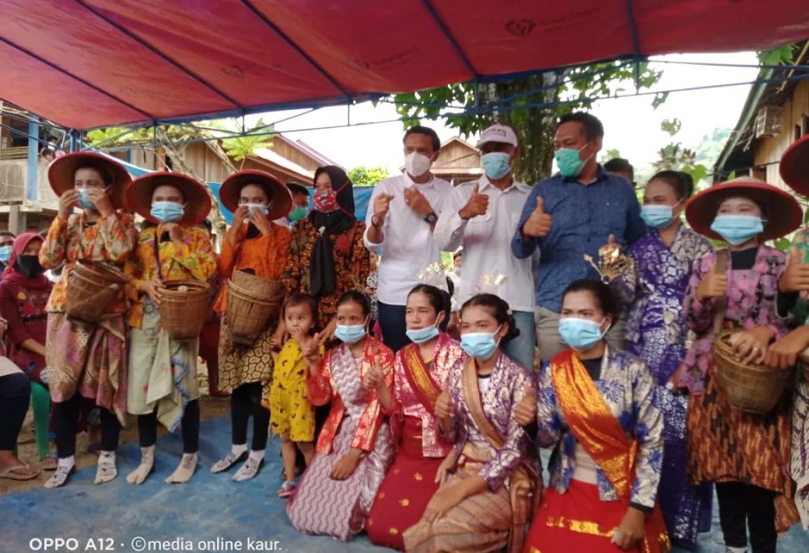 Meriah, Paslon Gusril-Medi Temu Sapa Warga Desa Muara Dua Nasal