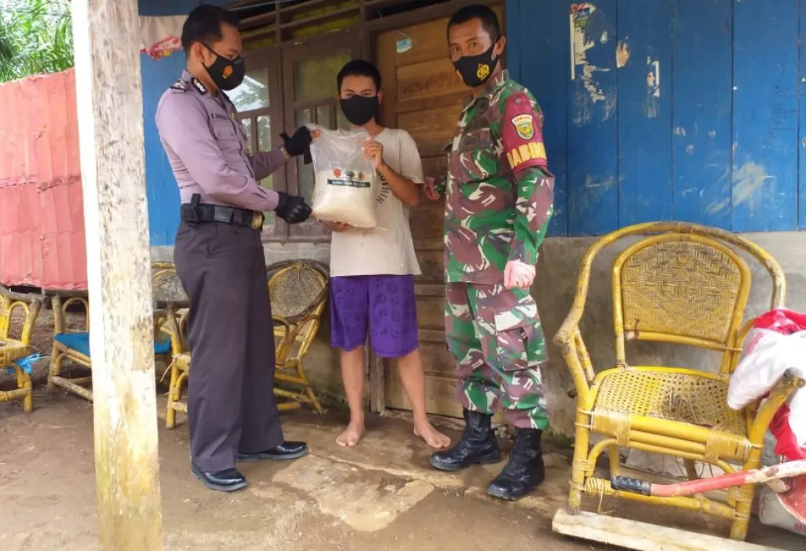 Polda Bengkulu Salurkan 100 Ton Beras Untuk Warga Terdampak Covid-19