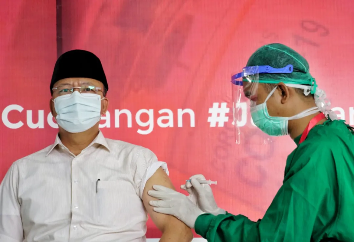 Gubernur Rohidin Yakinkan Masyarakat Vaksin Covid-19 Aman