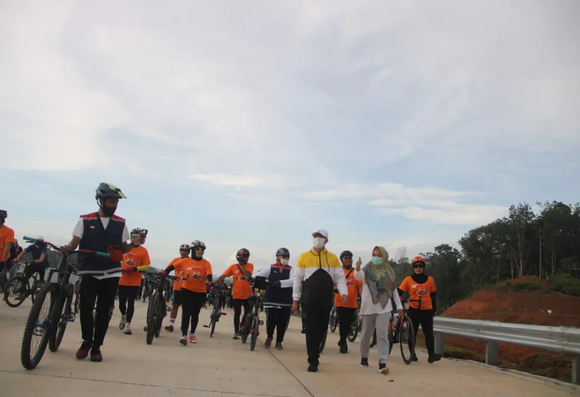 Pantau Progres Pembangunan Jalan Tol Bengkulu-Sumsel, Rohidin Fun Bike bareng Forkopimd