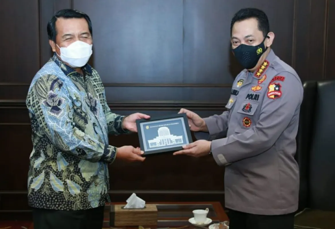 Kapolri bersama Ketua MA