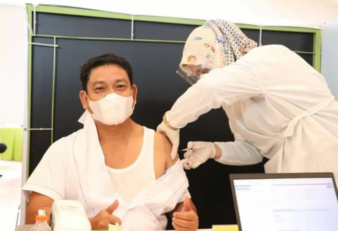 Anggota DPRD Provinsi Riau Jalani Vaksinasi