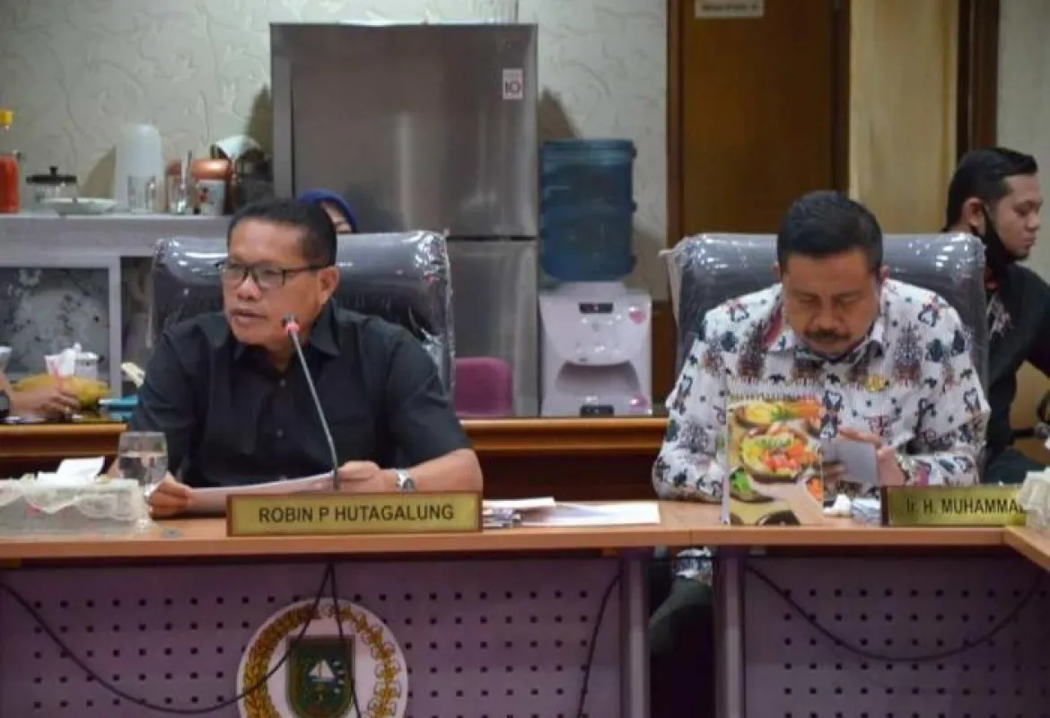 Komisi II DPRD Provinsi Riau Rapat Kerja Bersama Bapedalitbang Provinsi Riau