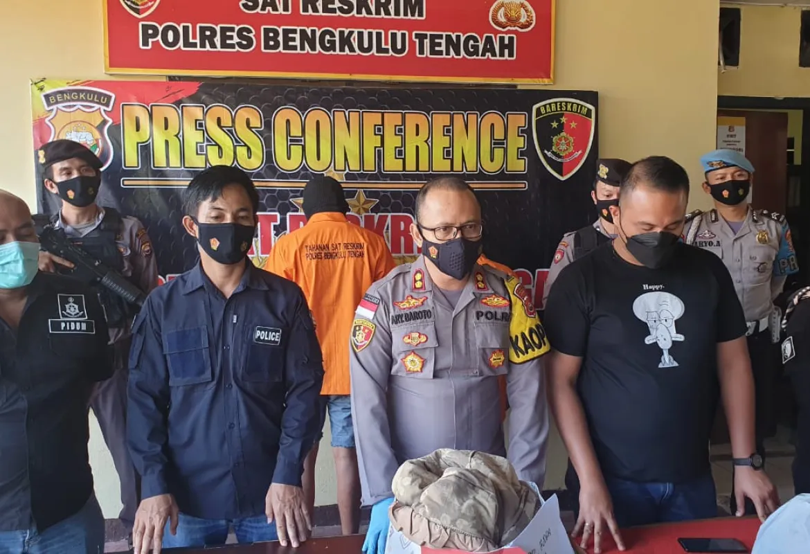 Konferensi Pers Tersangka