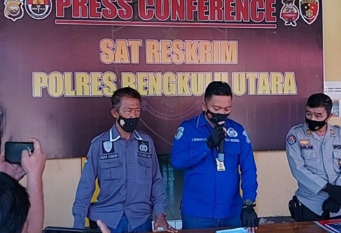 Konferensi Pers Tersangka