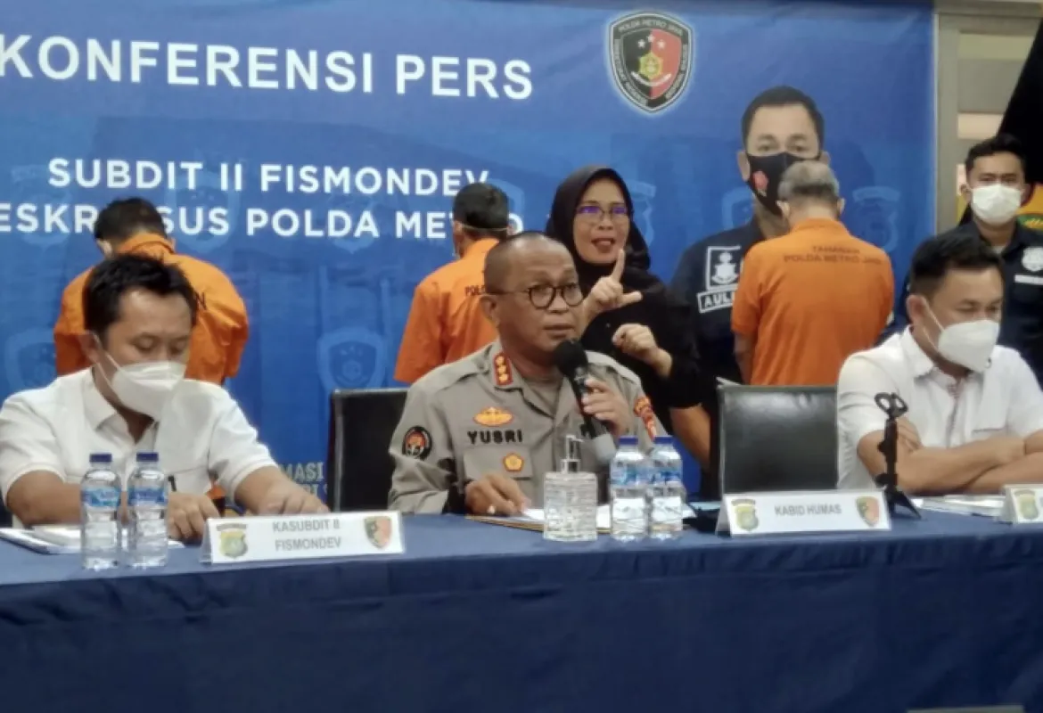 Konferensi Pers Tersangka