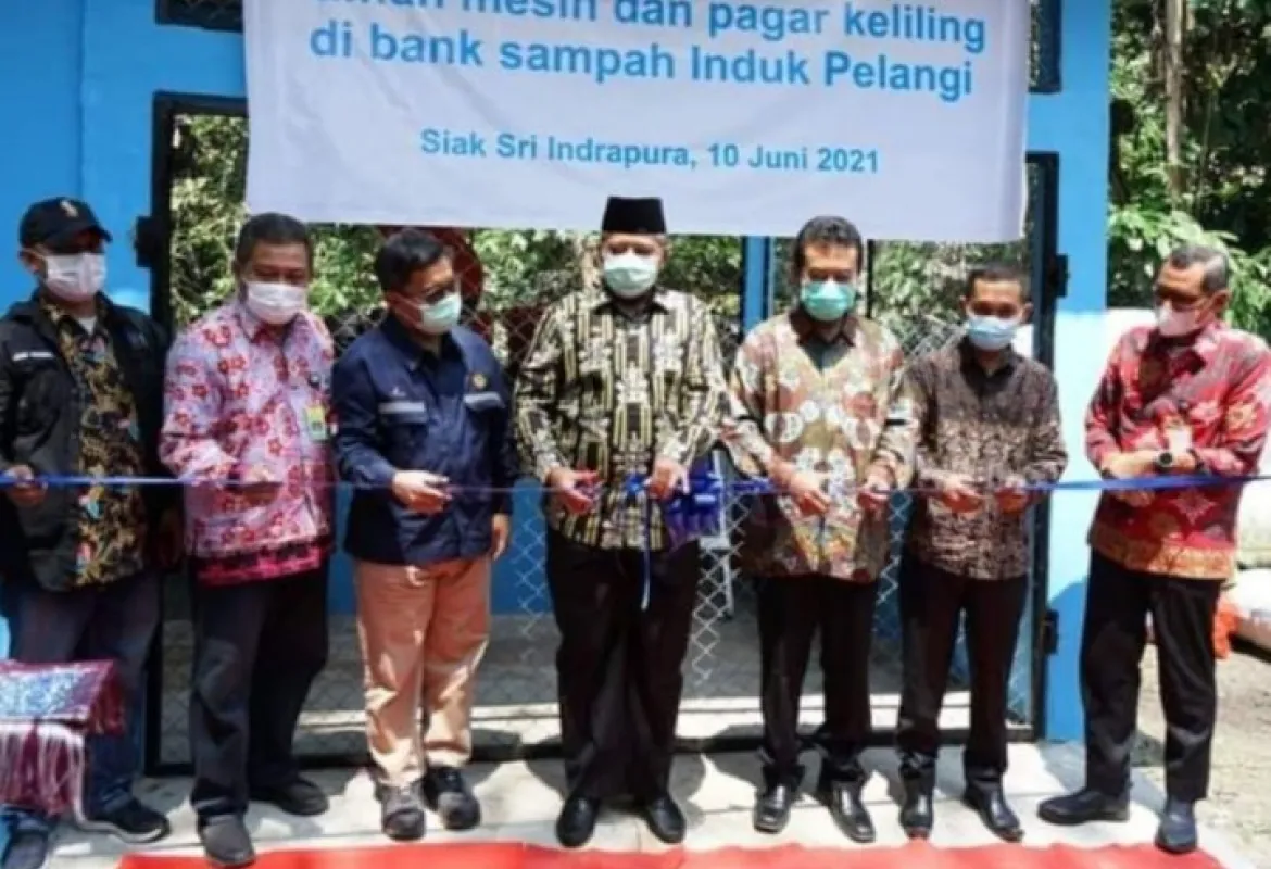 Bupati Siak Alfedri Resmikan Sarana Prasarana Bank Sampah Induk Pelangi
