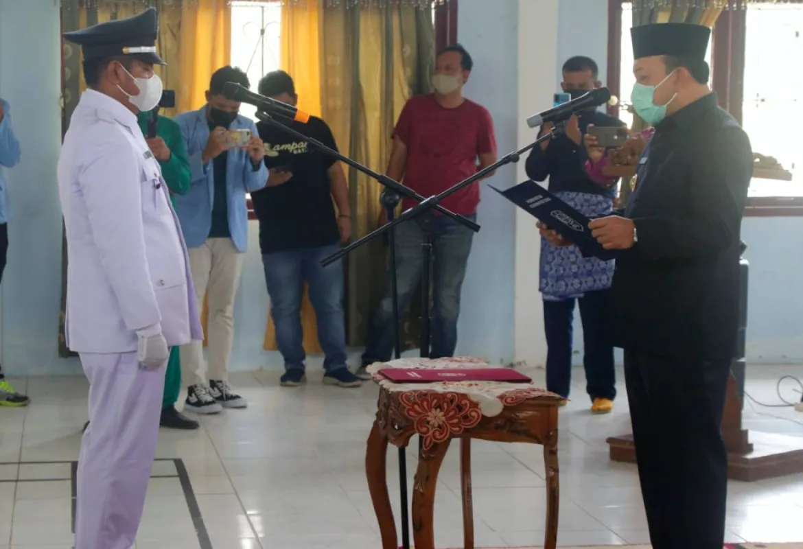 Wakil Bupati Siak Husni Merza Lantik Penghulu Terpilih Kampung Benteng Hulu