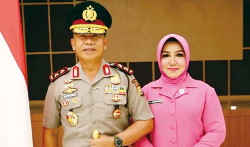 Kapolda Bengkulu Irjen Pol Drs. Supratman beserta istri