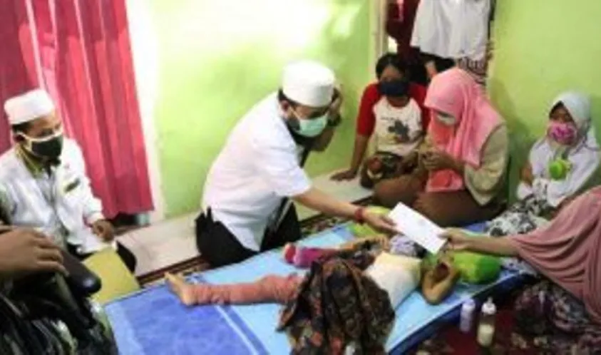 Datangi Warga yang Mengalami Kecelakaan, Walikota Helmi Tawarkan Untuk Jadi Anak Asuh