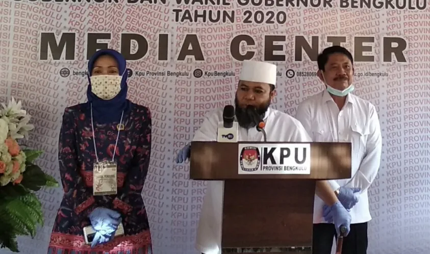 Helmi Hasan - Muslihan DS Pasangan Pertama Yang Mendaftar Ke KPU Pada Pilkada 2020