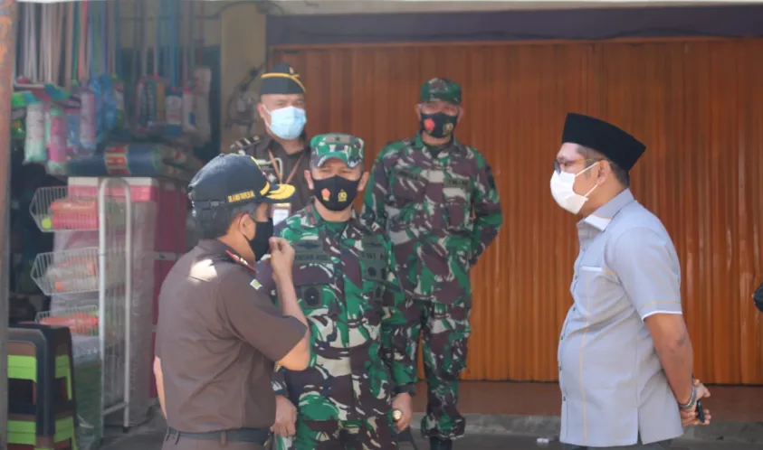 Wakil Gubernur Bengkulu Tinjau Penegakan Protokol Kesehatan dan Bagikan 1000 Masker Gratis