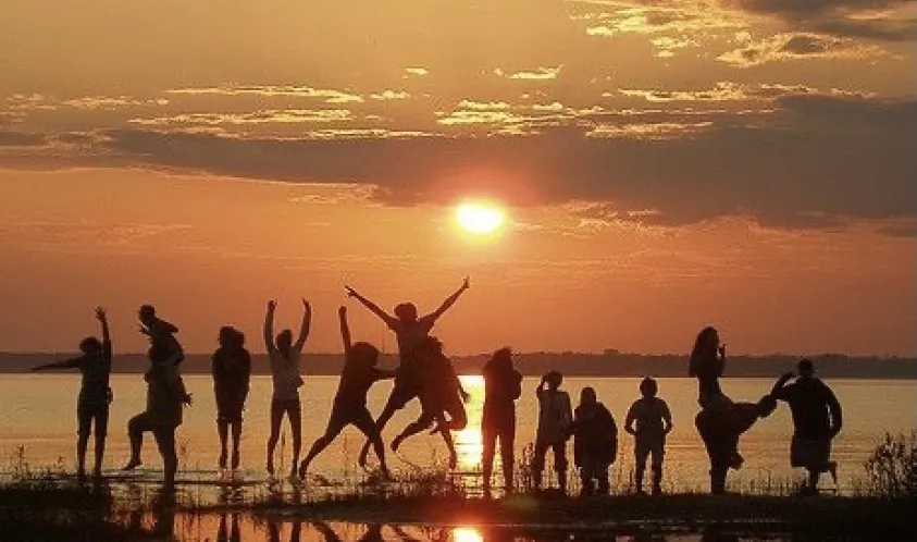 Hujan Sore Menjelang Gelap : Perjalanan Hidup Yang Mulai Meredup, November Menjelang