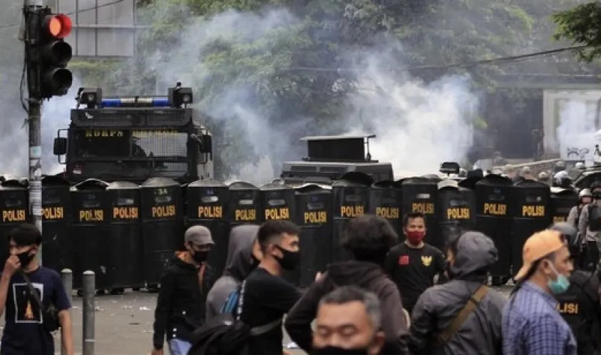 Polisi Harus Lindungi Wartawan Peliput Demo Tolak UU Cipta Kerja