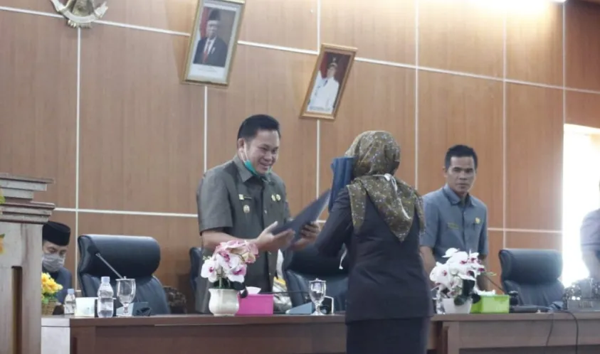 RAPAT PARIPURNA PANDANGAN UMUM FRAKSI ANGGOTA DPRD BENGKULU TENGAH