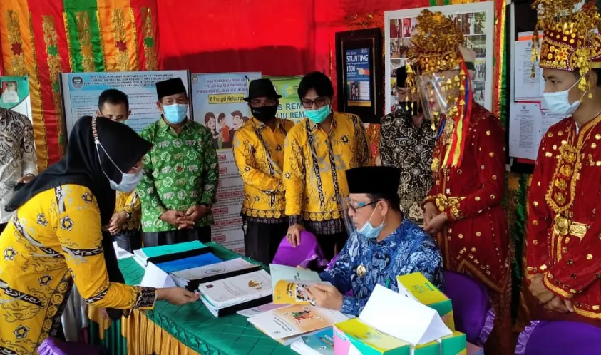 Bupati Seluma Mengunjungi Pameran Mini Dalam Rangka Penilaian Lokus Stunting