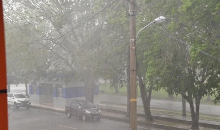 Hujan Disertai Badai, Dishub Provinsi Bengkulu Imbau Pengendara Angkutan Darat untuk Waspada 