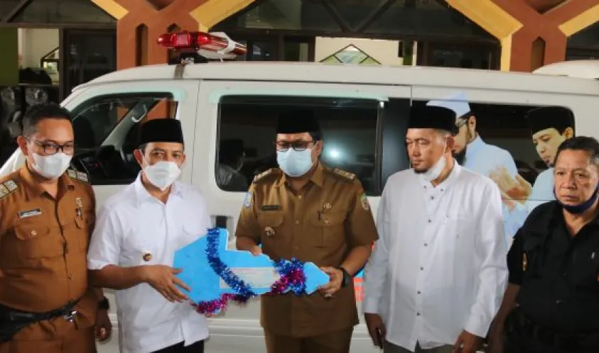 Dedy Wahyudi Serahkan Mobil Ambulans Pinjam Pakai ke LDII