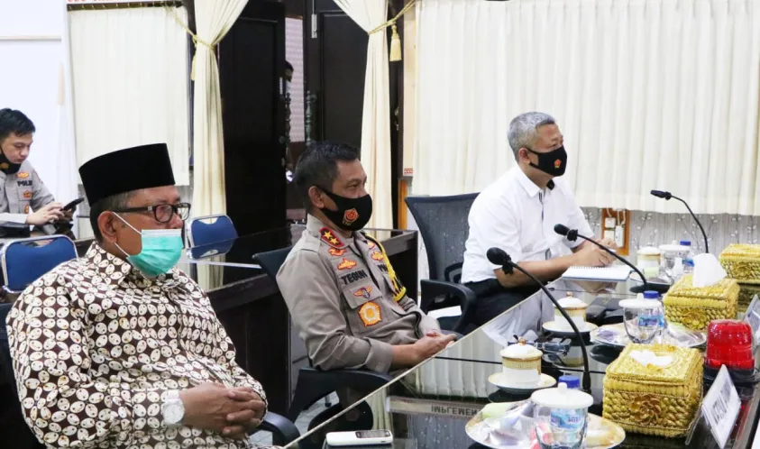 Kapolda Bengkulu, Irjen Pol. Drs Teguh Sarwono, M.Si bersama Ketua PWNU Bengkulu