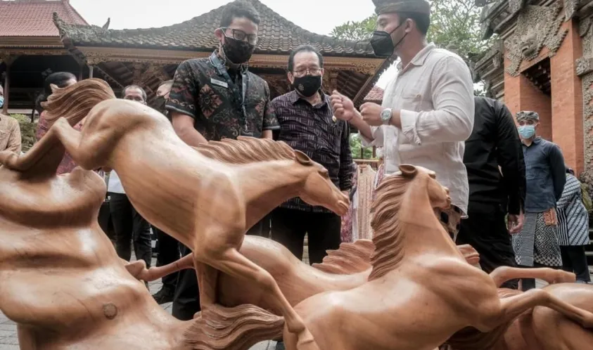 Menteri Pariwisata dan Ekonomi Kreatif, Sandiaga Uno