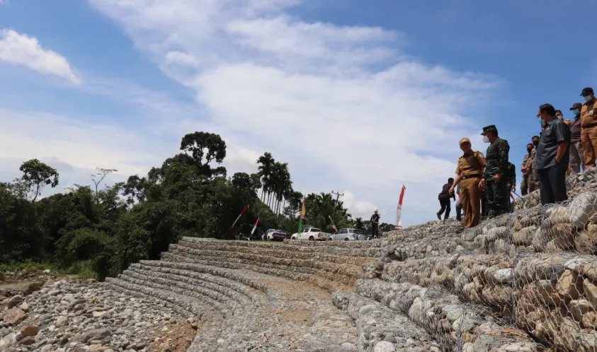 Kolaborasi Pemprov & Korem 041 Gamas, Karya Bakti TNI Garap Infrastruktur