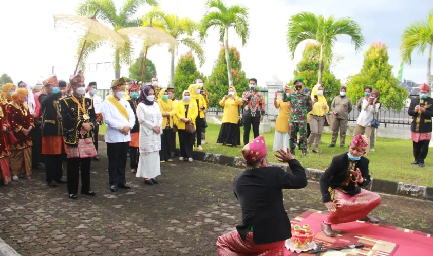 Rohidin Mersyah Disambut Secara Adat Bengkulu Usai Dilantik Sebagai Gubernur