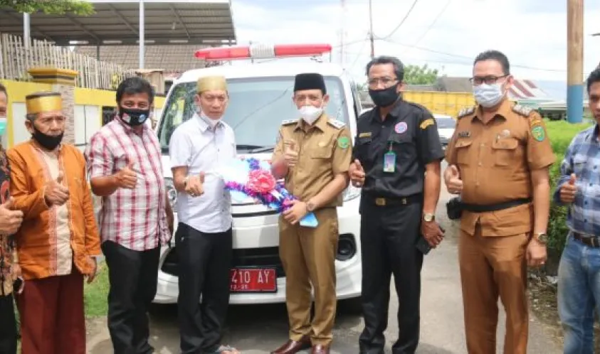 Dedy Wahyudi Serahkan Ambulans kepada Pengurus KKSS Bengkulu