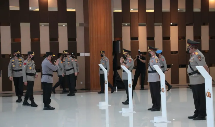 Dilantik Kapolri Jadi Kabaintelkam, Putra Papua Irjen Paulus Waterpauw Resmi Naik Bintang Tiga