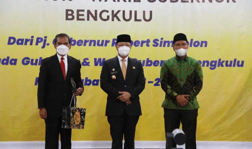 Gubernur Rohidin Terima Memori Jabatan dari Pj. Gubernur Bengkulu