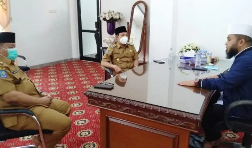Helmi Hasan Berkantor di Masjid