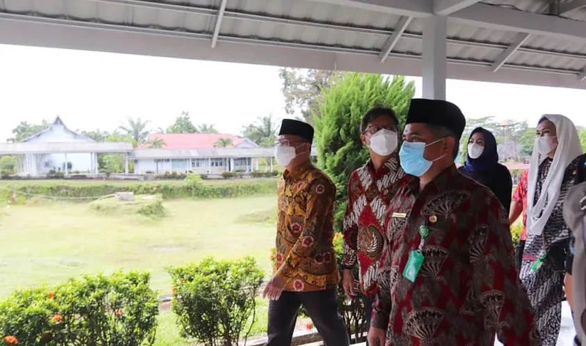 Gubernur dan Menkes