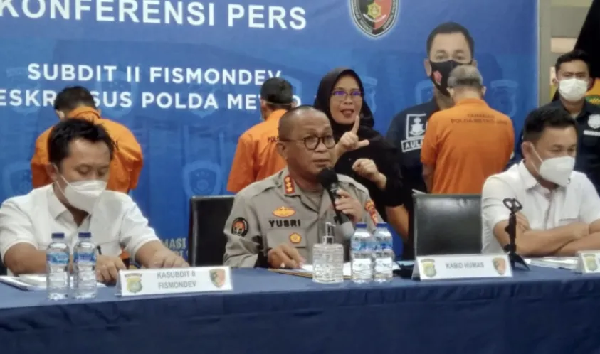 Konferensi Pers Tersangka