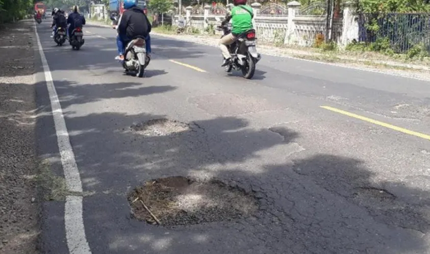 Jalan Berlubang Sudah Ditutup Tapi Tambah Licin, Ini Kata Dinas PU Siak
