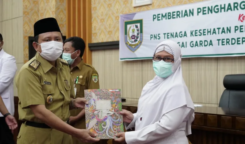 Pemprov Bengkulu Beri Penghargaan Nakes Pelayan Pasien Covid-19 Kenaikan Pangkat