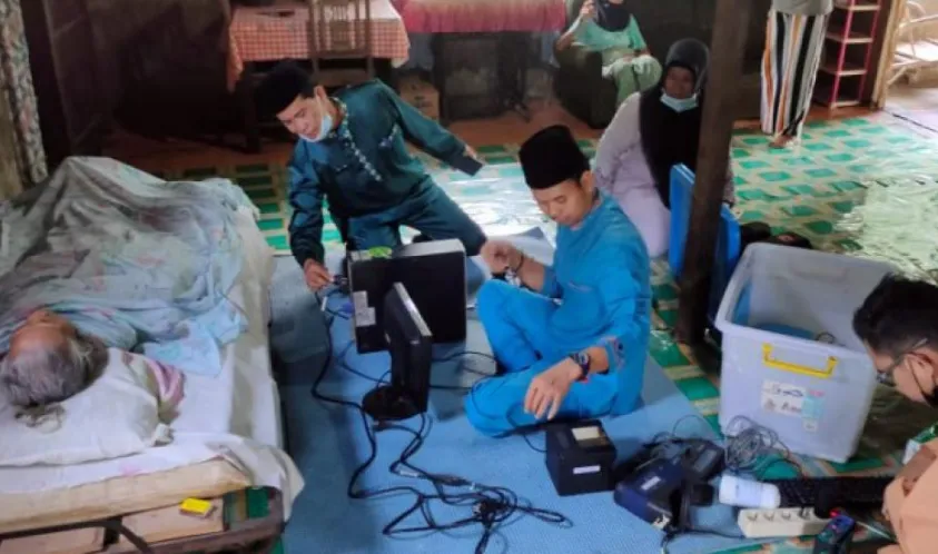 Disdukcapil Siak Rekam dan Cetak e-KTP di Rumah Warga