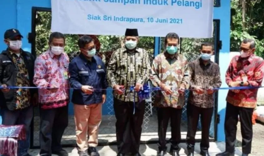 Bupati Siak Alfedri Resmikan Sarana Prasarana Bank Sampah Induk Pelangi