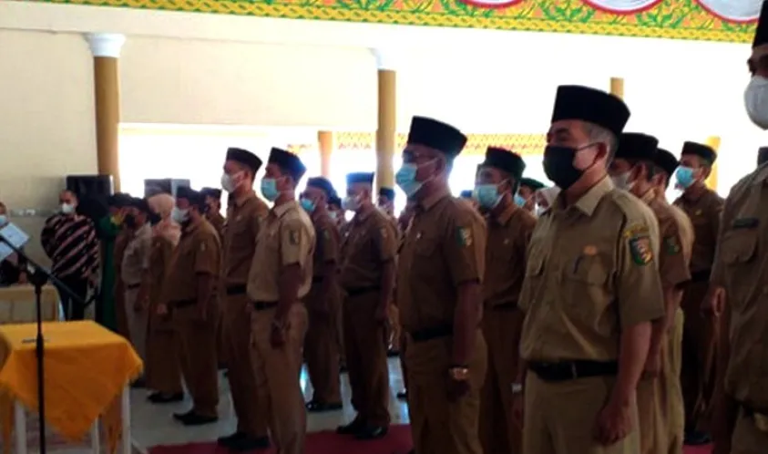 Bupati Kuantan Singingi Lantik 44 Penjabat Kepala Desa