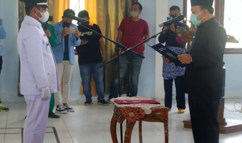 Wakil Bupati Siak Husni Merza Lantik Penghulu Terpilih Kampung Benteng Hulu